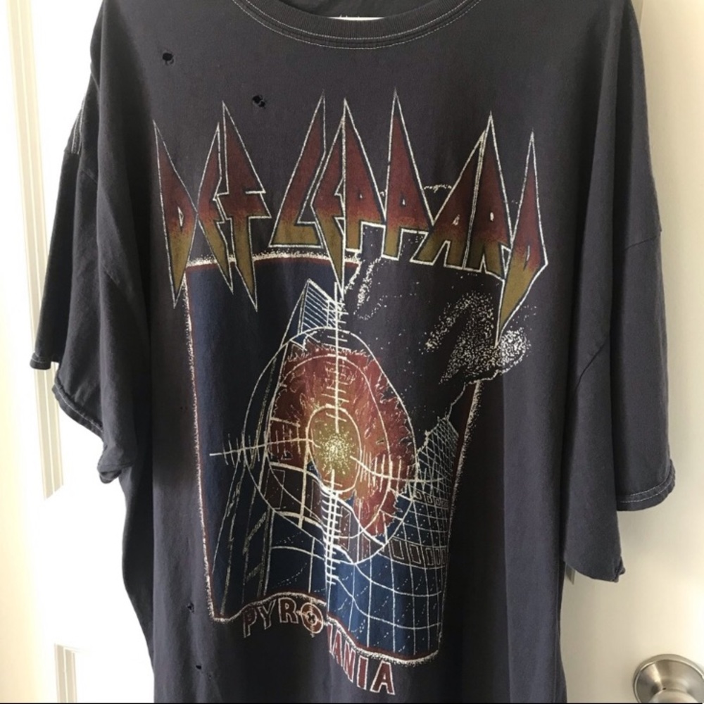 NEW Urban Outfitters Def Leppard T Shirt
